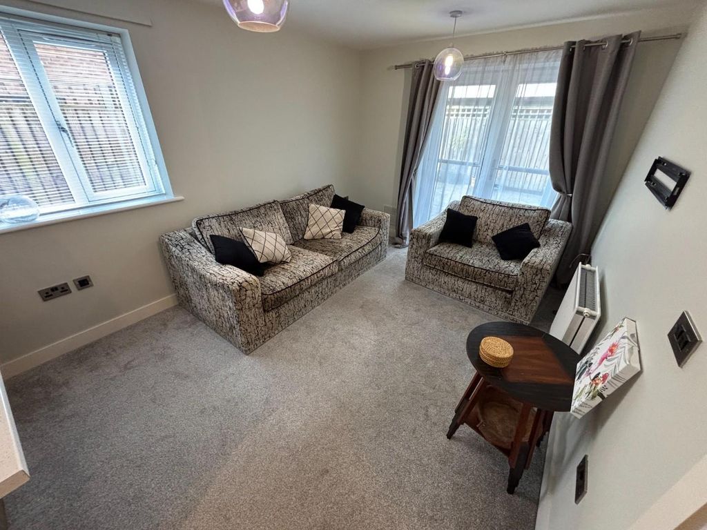 Property photo 2 of 8