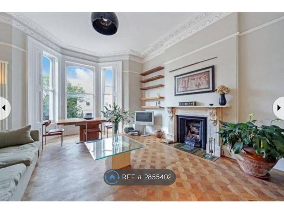 Property photo 1 of 16 Living Room