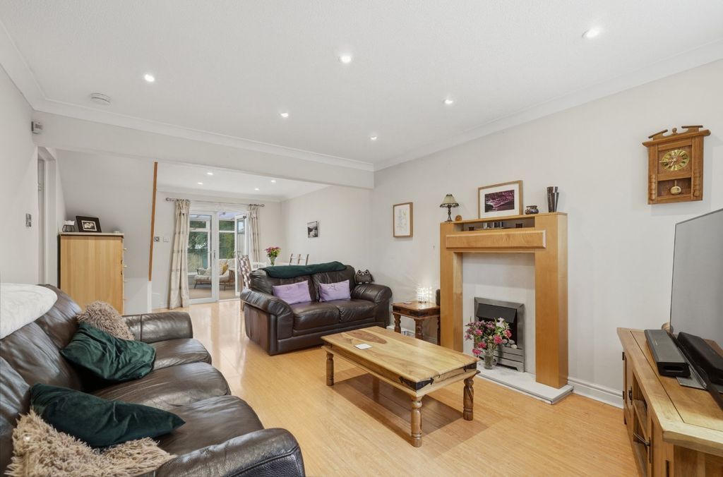 Property photo 3 of 32 Picture No. 30