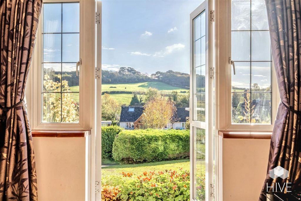 Property photo 3 of 37