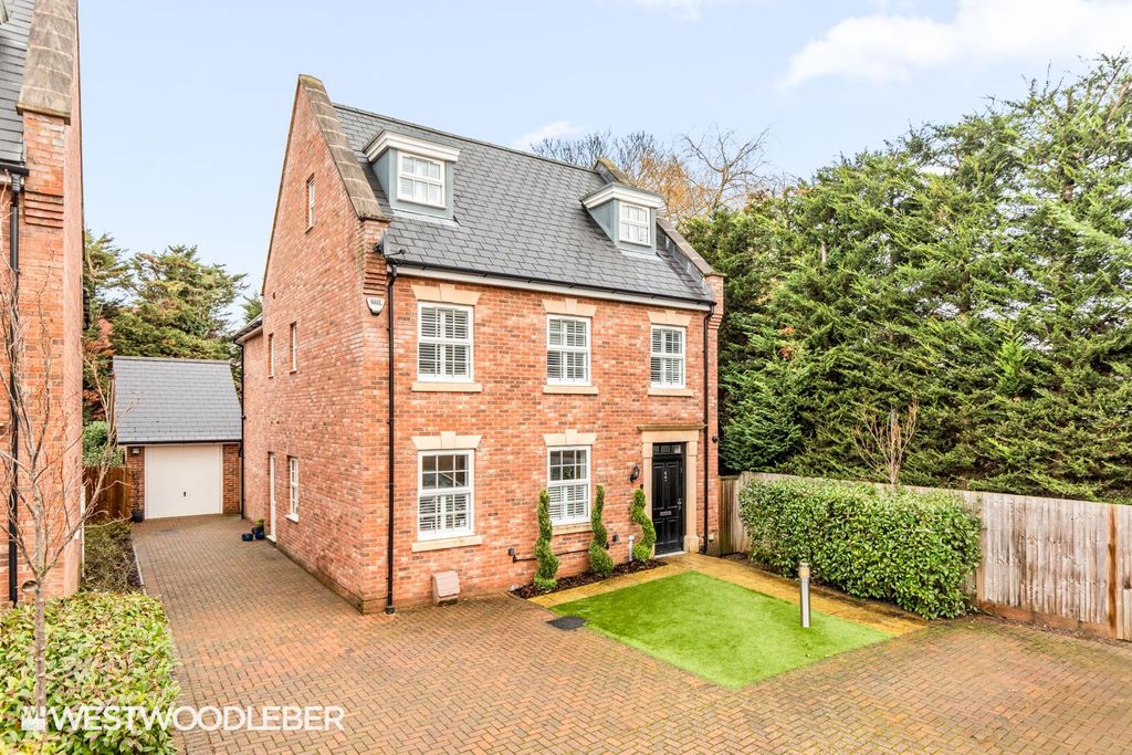 Property photo 1 of 39 Eatongardens_47.Jpg