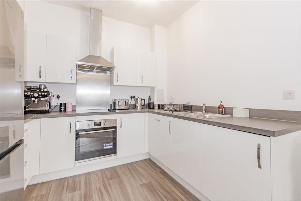 Property photo 3 of 14 Lounge/Kitchen