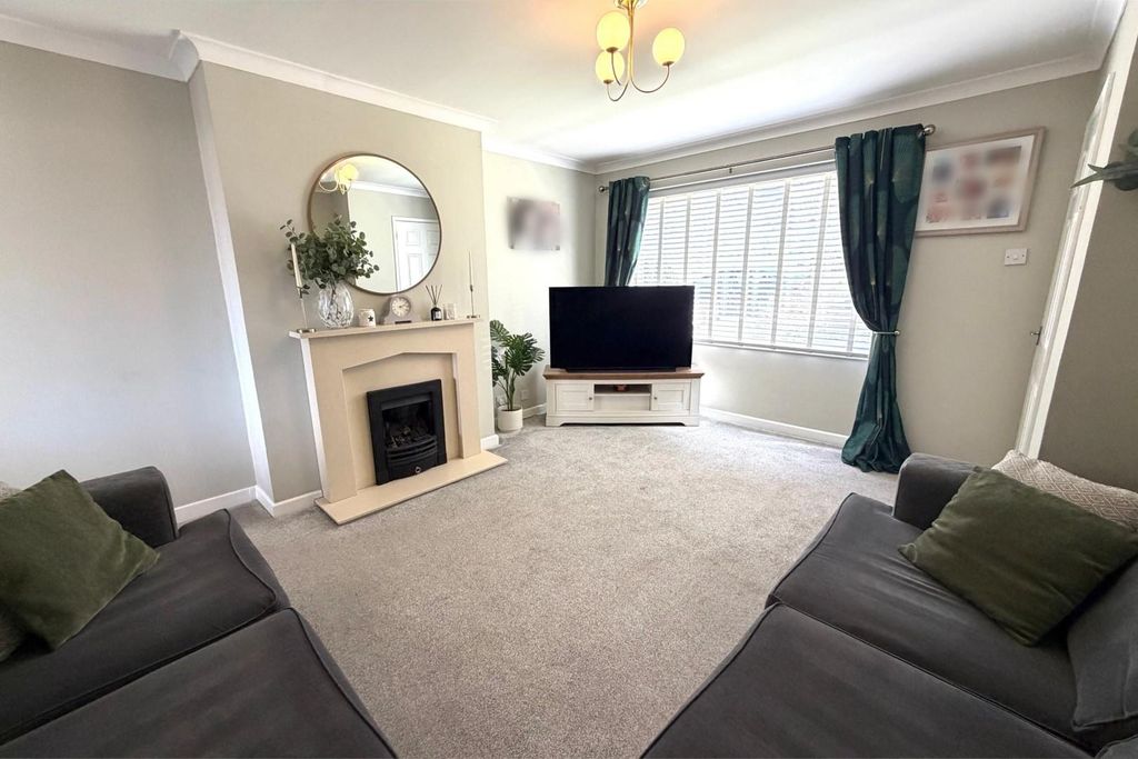 Property photo 3 of 11 1 2.Jpg