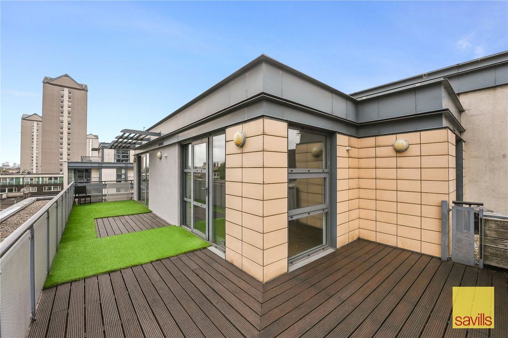 Property photo 2 of 18 Terrace