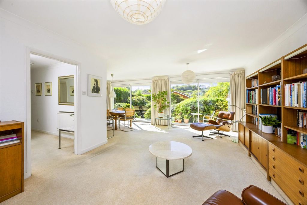 Property photo 2 of 25 Living/Dining Room