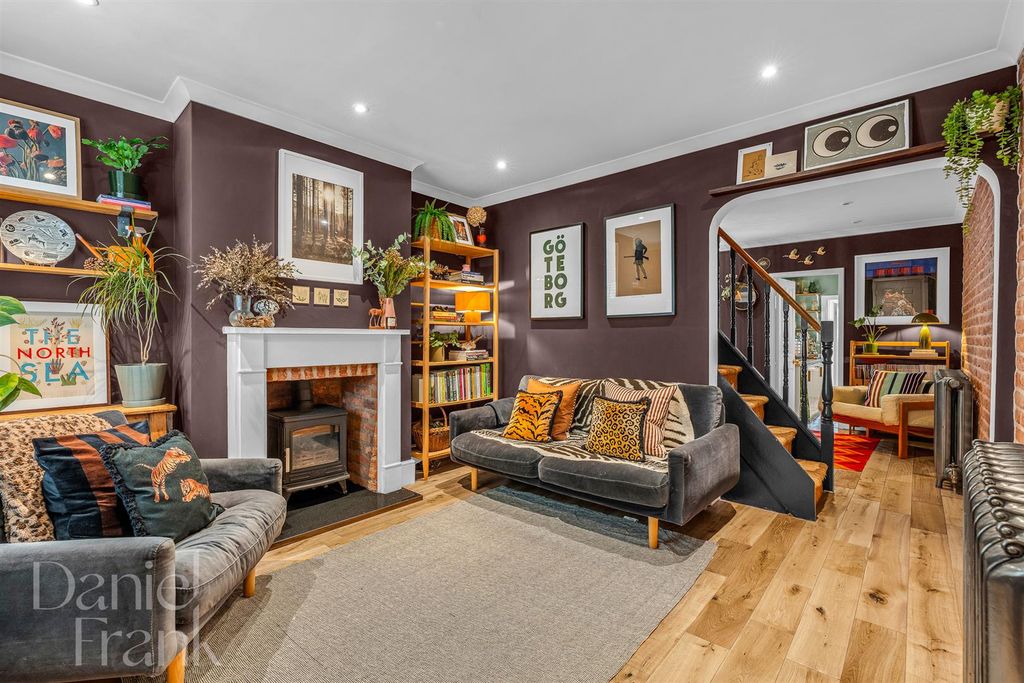 Property photo 2 of 23