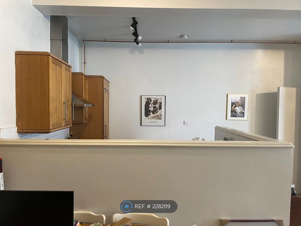 Property photo 3 of 11 Kitchen