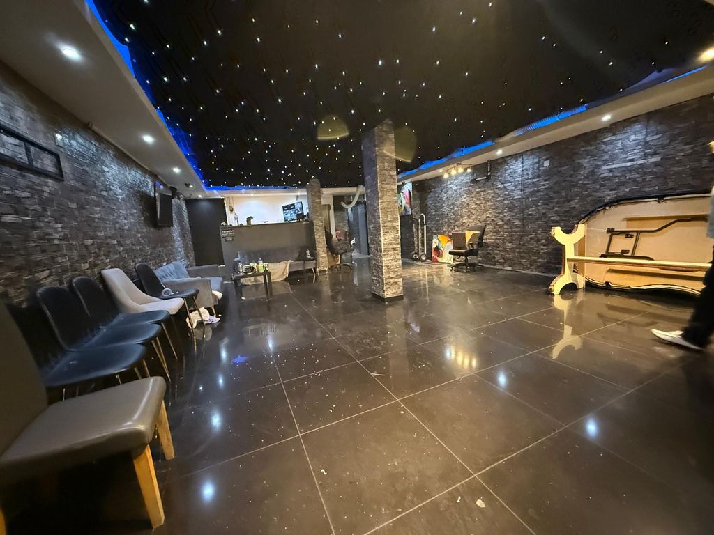 Property photo 1 of 5 Basement To Let Located Next To Gants Hill Station -