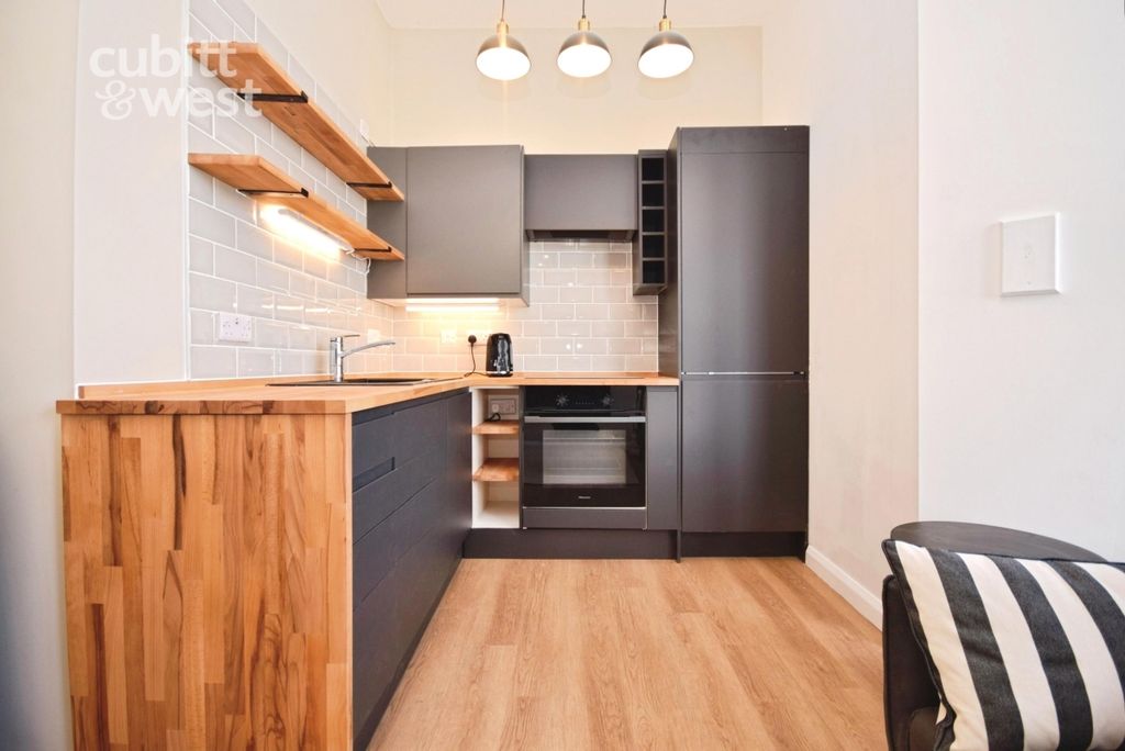Property photo 2 of 14 Kitchen