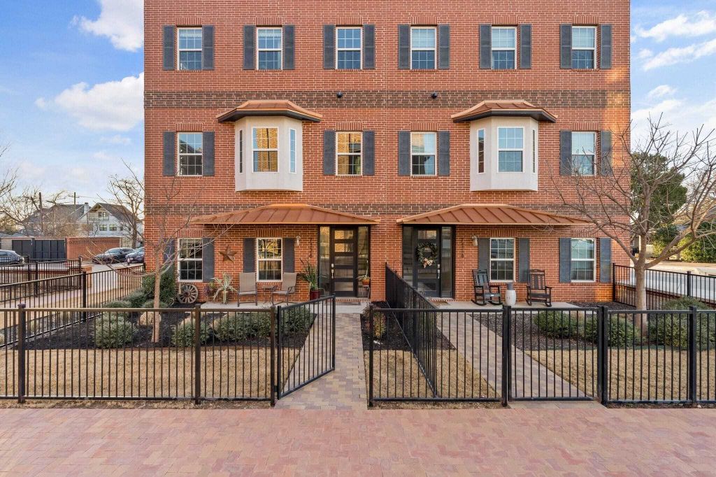 Property photo 1 of 31
