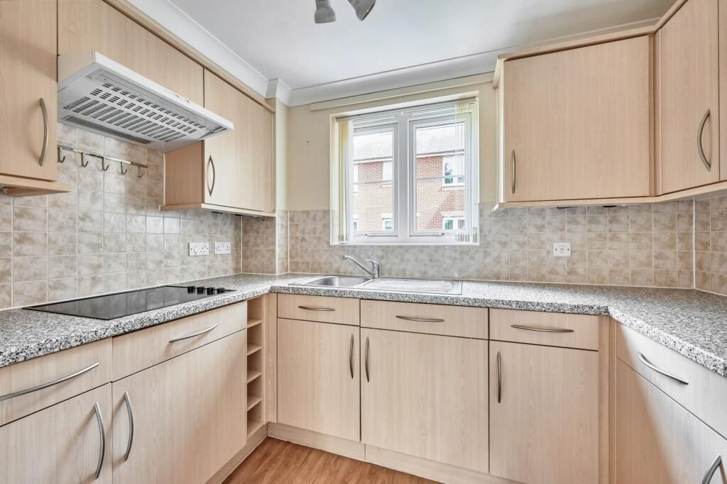 Property photo 3 of 7 Kitchen