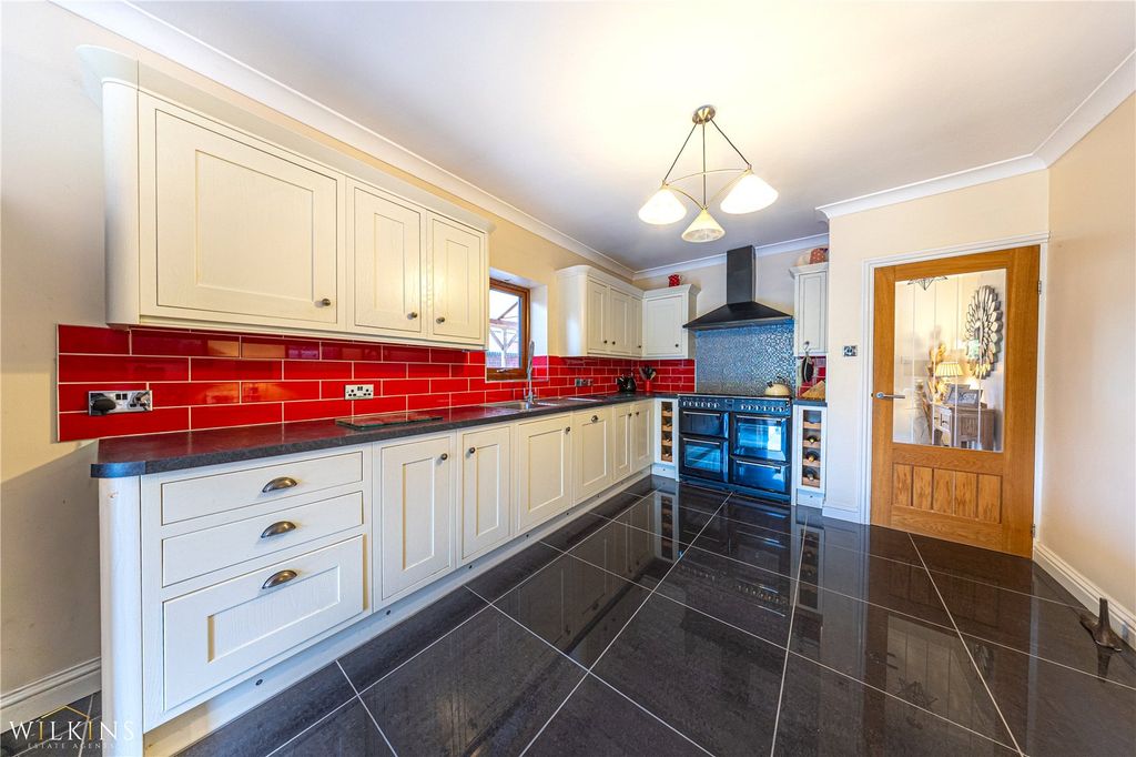 Property photo 3 of 38 Picture No. 15