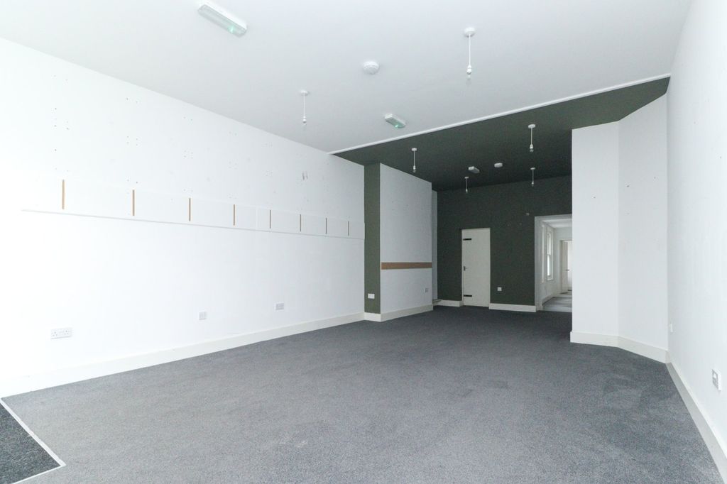 Property photo 3 of 24 Picture No. 32