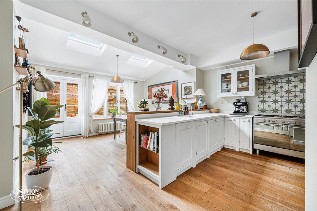 Property photo 2 of 15 51 Salisbury Road-7.Jpg