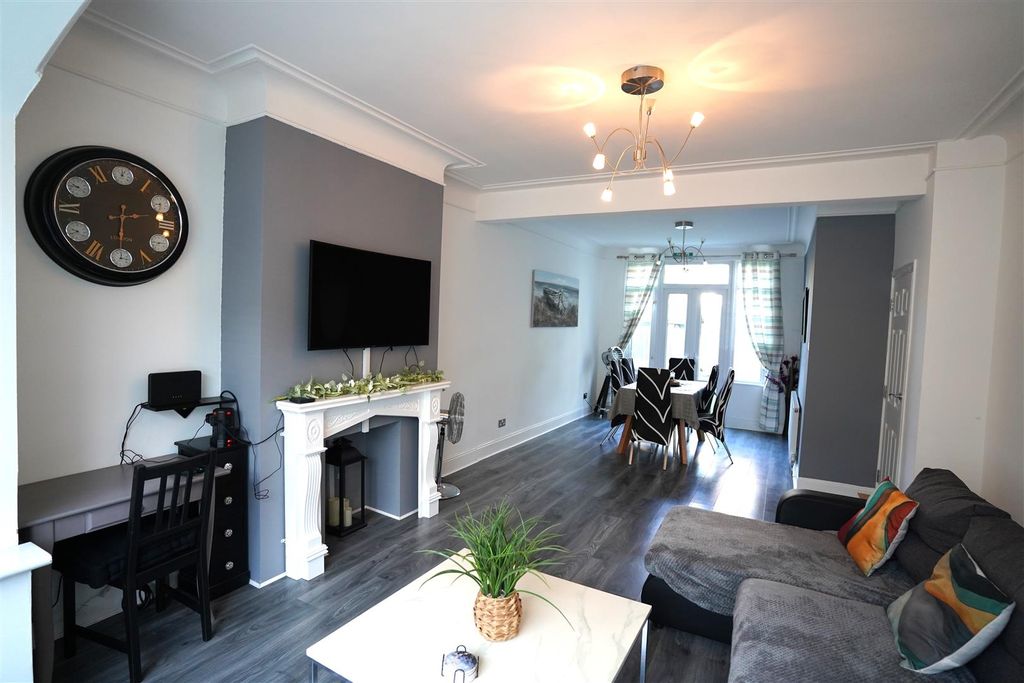 Property photo 3 of 13 Dsc00405-Modified.Jpg