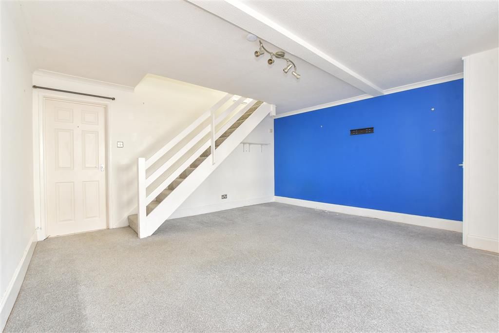 Property photo 1 of 12 Lounge