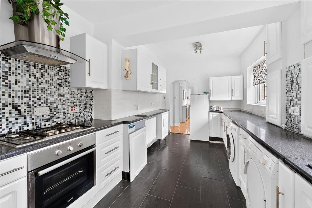 Property photo 3 of 26 Kitchen
