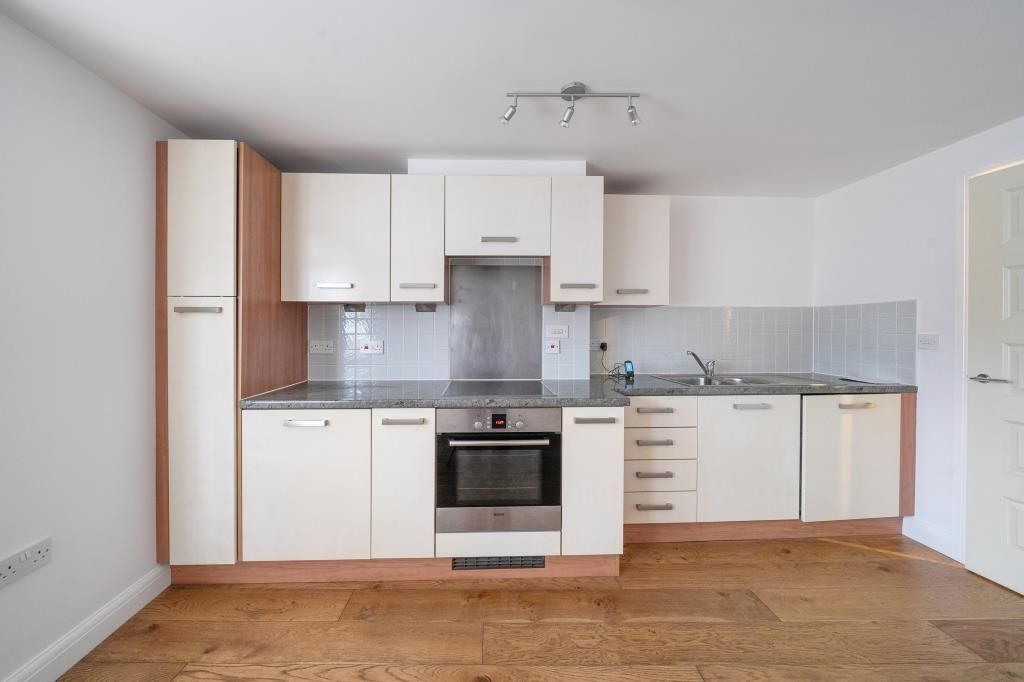 Property photo 3 of 18 Kitchen