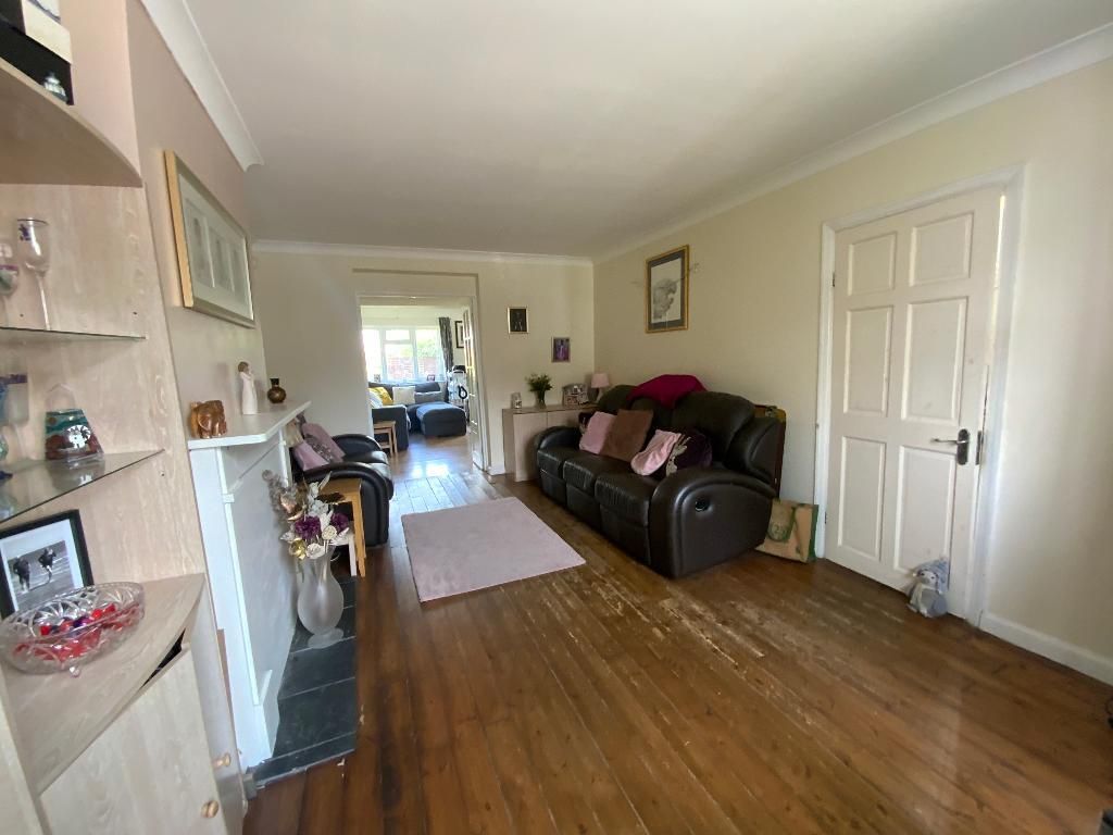 Property photo 3 of 23 Living Room 17'10 x 11'10