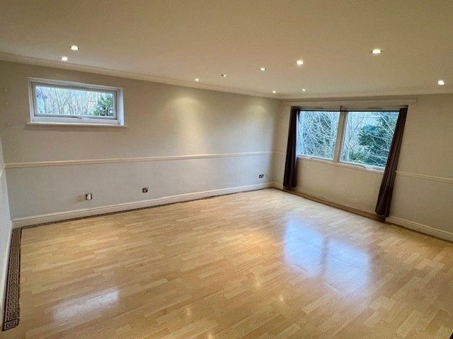 Property photo 2 of 6 Lounge