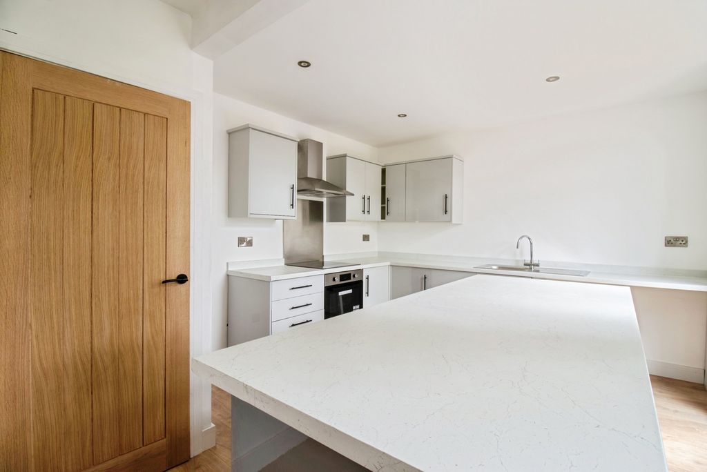 Property photo 3 of 19 Pbox-Img.Jpg