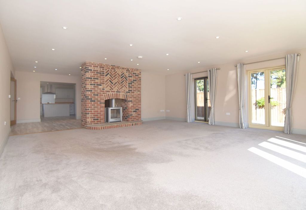 Property photo 2 of 26