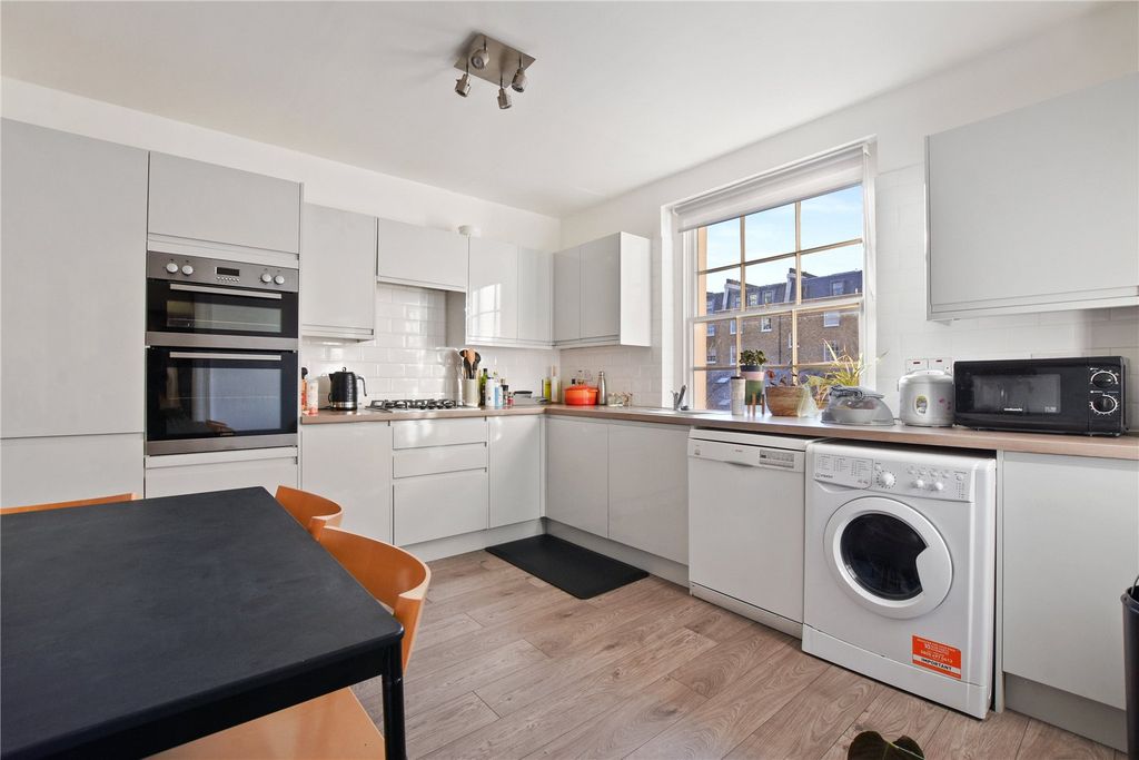 Property photo 3 of 11 Picture No. 32