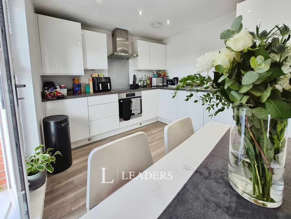 Property photo 3 of 9 Pbox-Img.Jpg