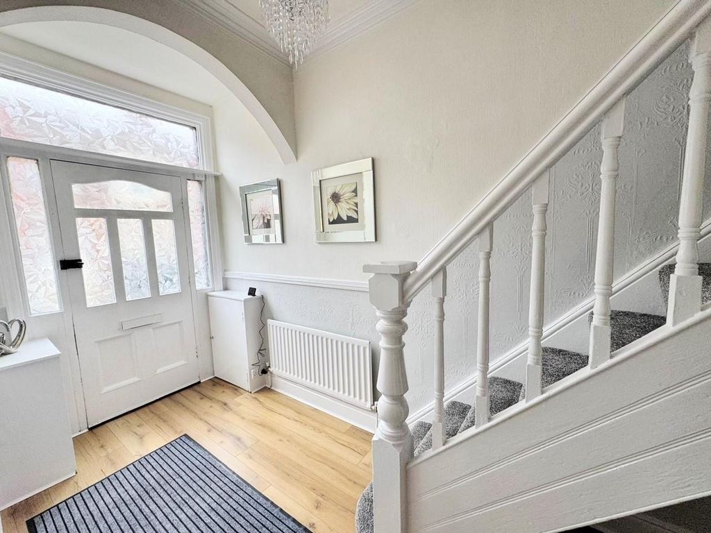 Property photo 2 of 13 Entrance Hall