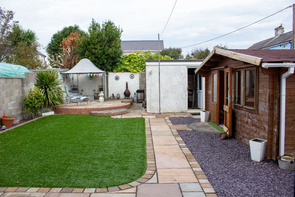 Property photo 2 of 18