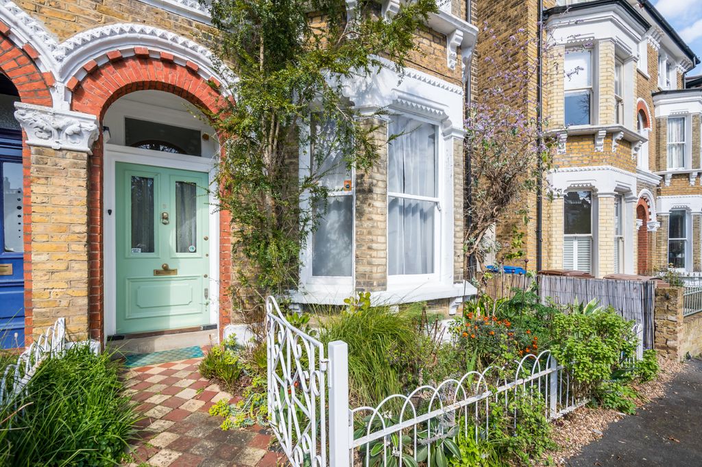 Property photo 2 of 33