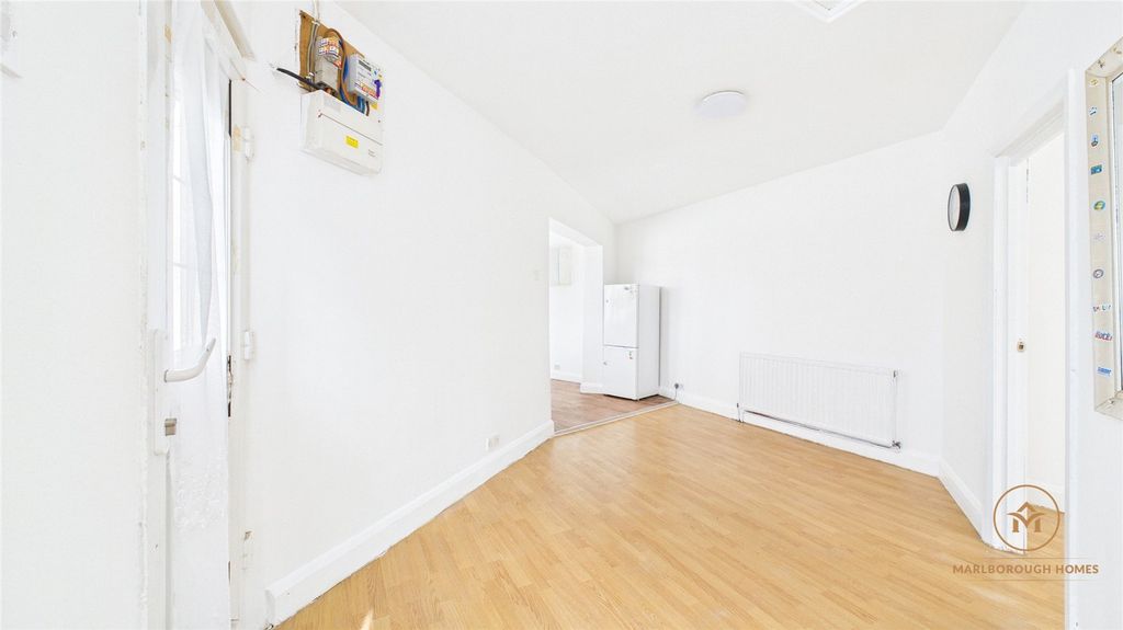 Property photo 2 of 12 London E11