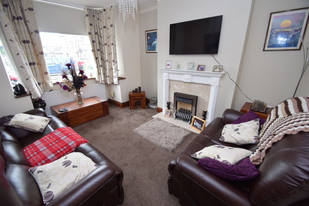 Property photo 2 of 14 Lounge