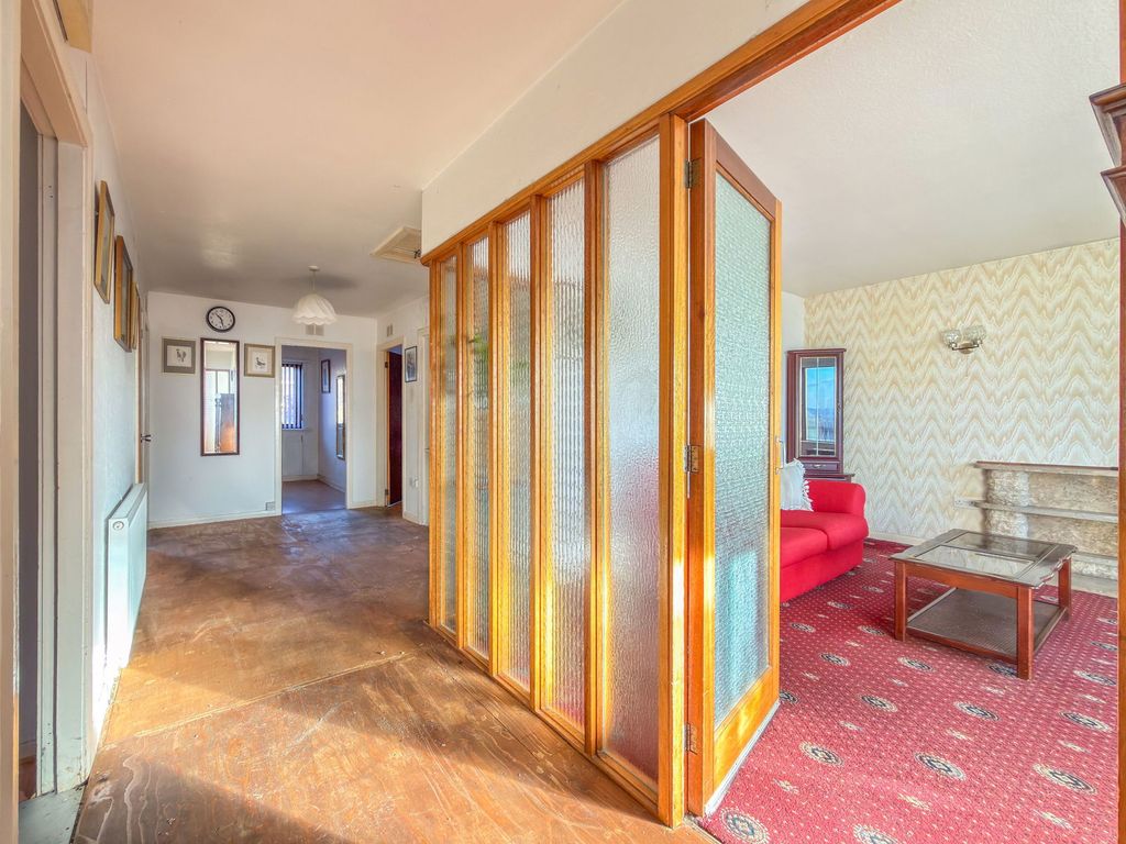 Property photo 2 of 28