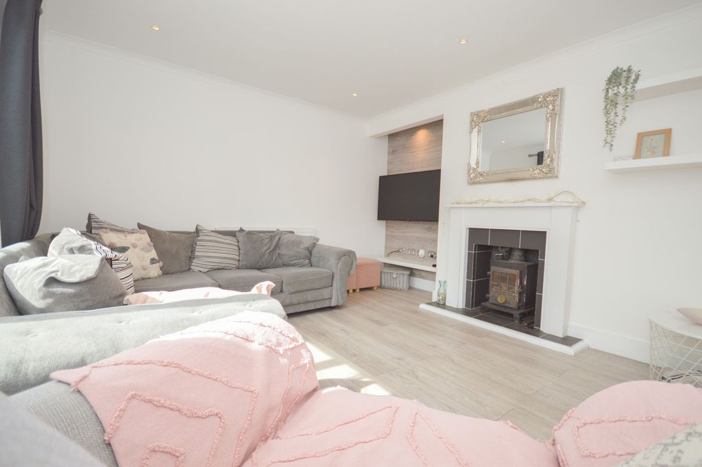 Property photo 2 of 26 Living Room