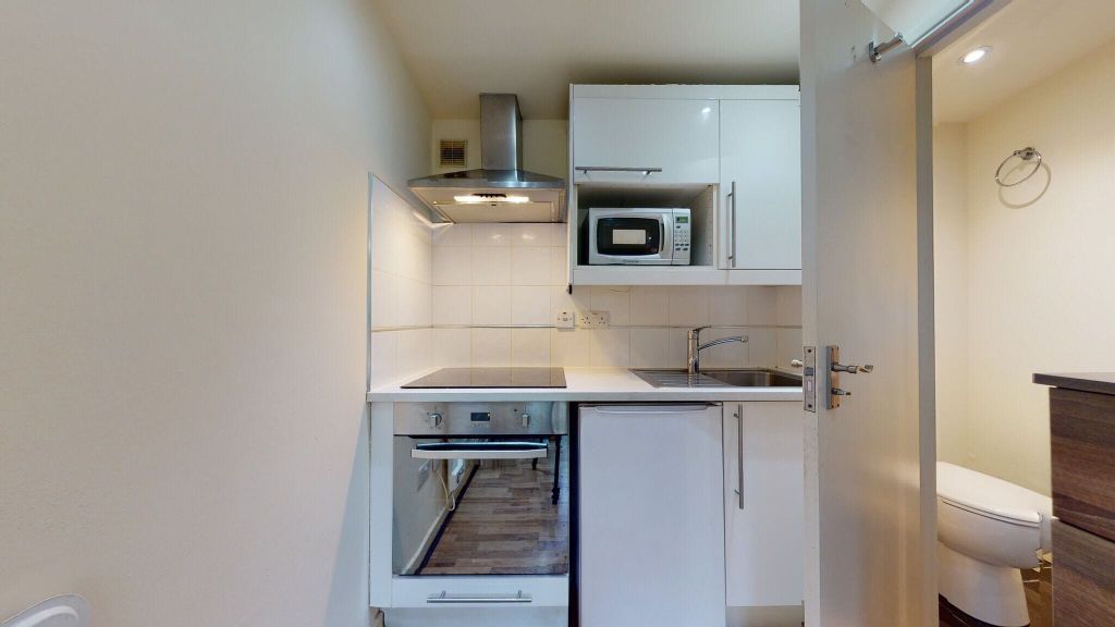 Property photo 2 of 10 Kitchen