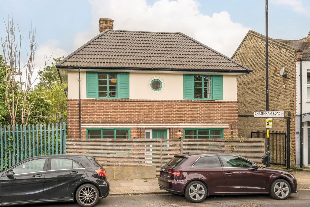 Property photo 1 of 5