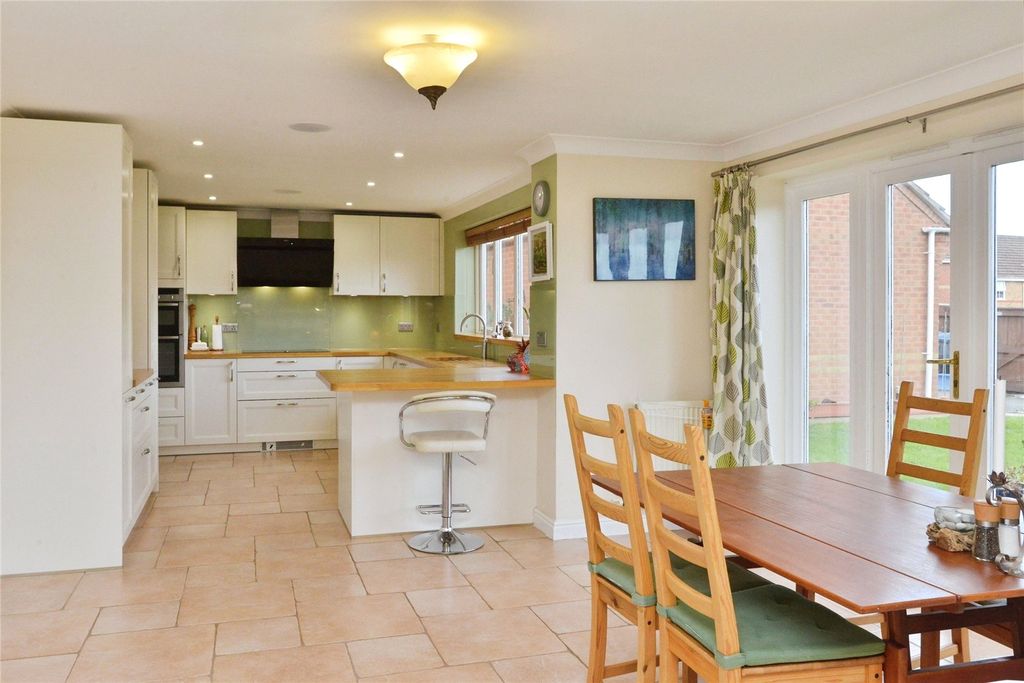 Property photo 3 of 37 Picture No. 19