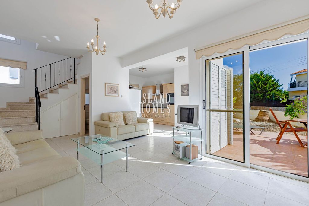 Property photo 2 of 25