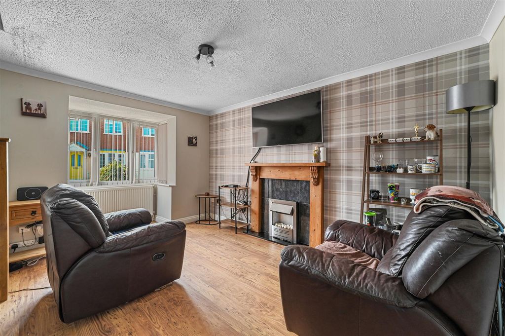 Property photo 2 of 10 Sitting Room