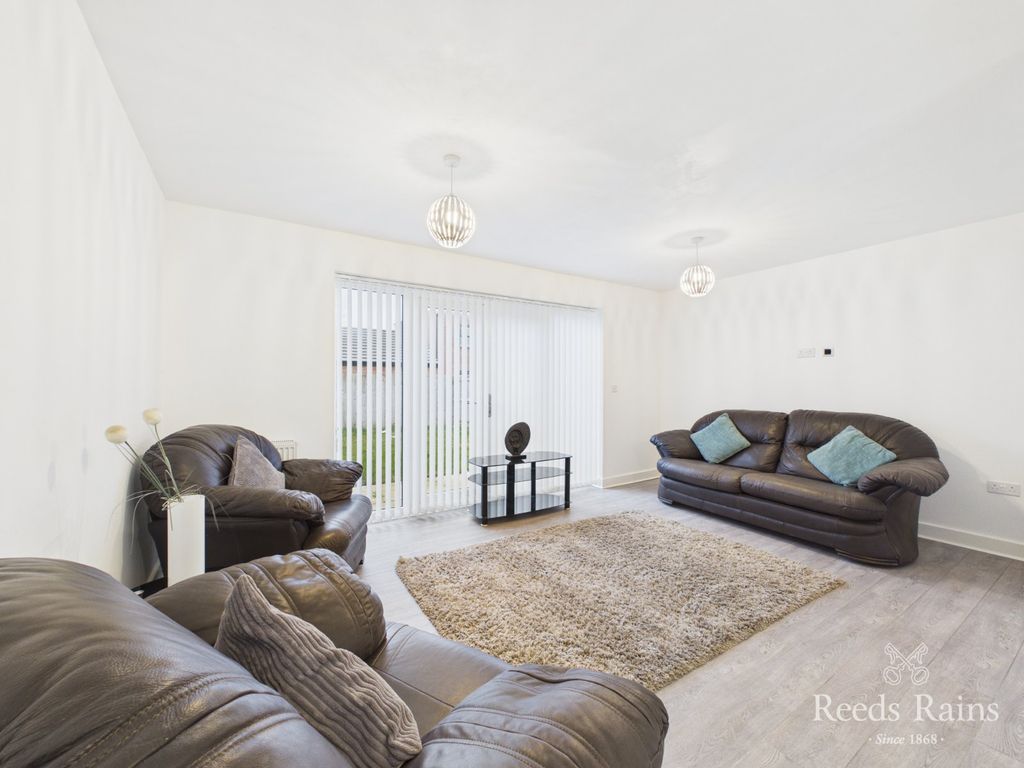 Property photo 3 of 24 Sitting Room