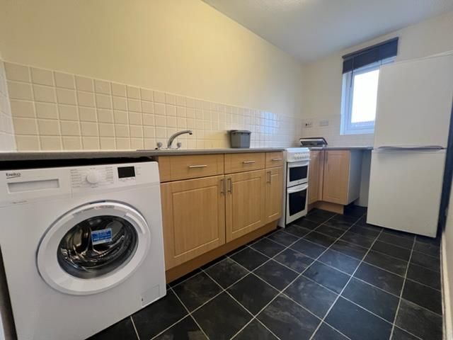 Property photo 2 of 6 Kitchen