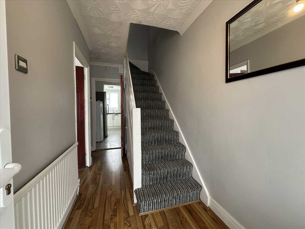 Property photo 2 of 10 Entrance Hall