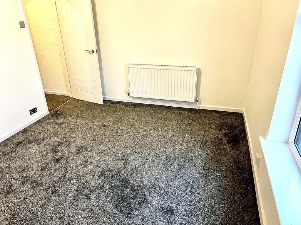 Property photo 3 of 15 Bedroom .Jpg