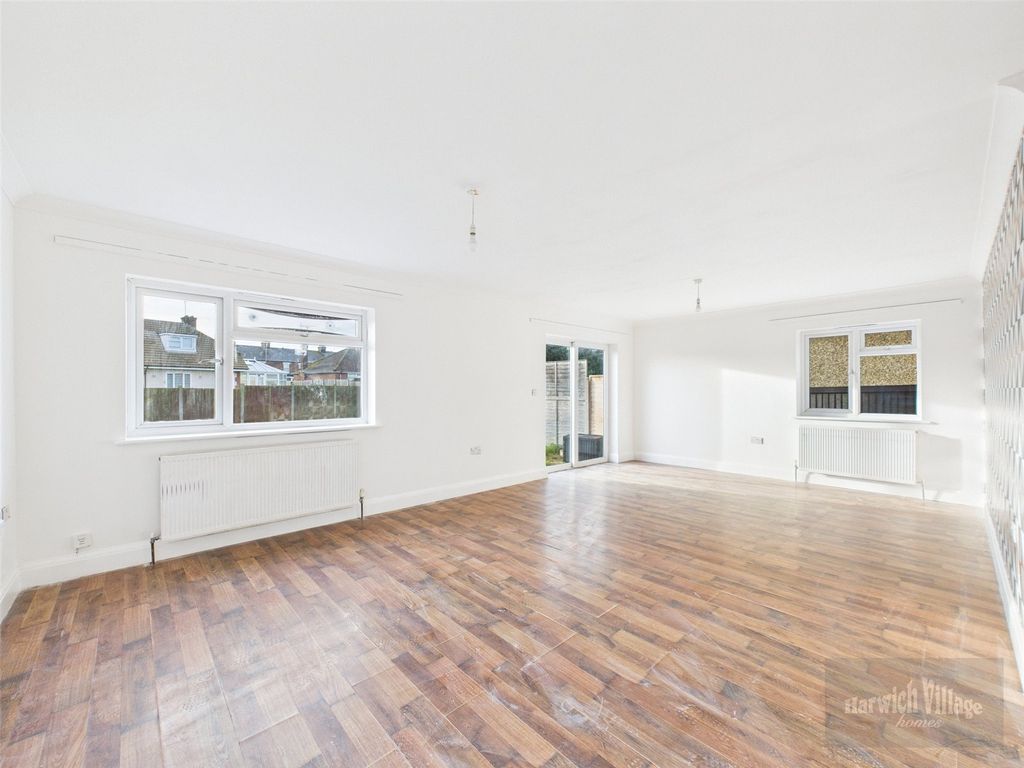 Property photo 3 of 16 Picture 3