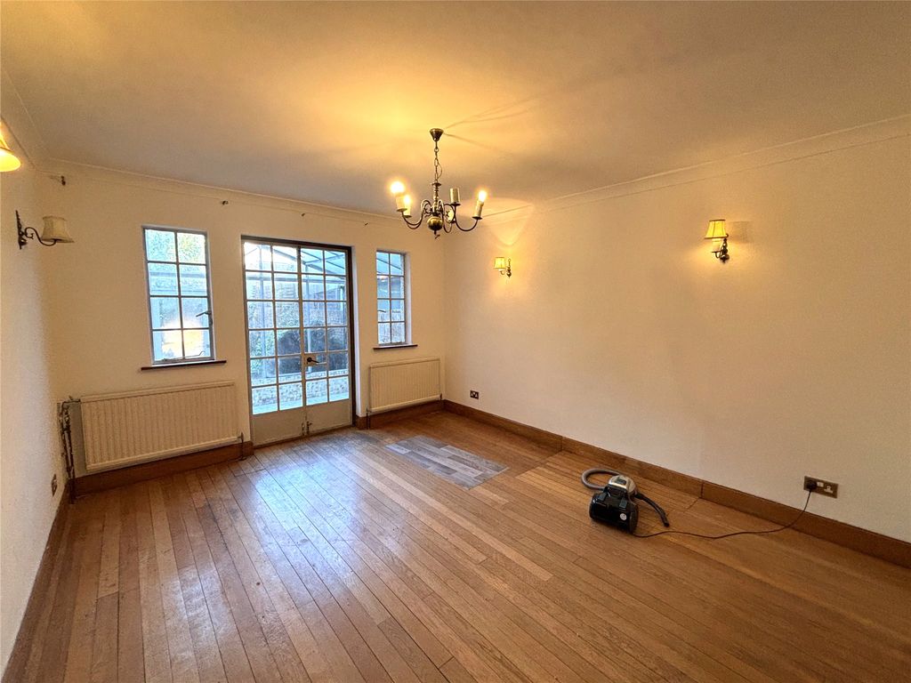 Property photo 1 of 19 Picture No. 34