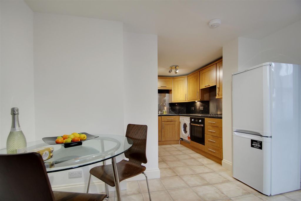 Property photo 3 of 12 Dining Area