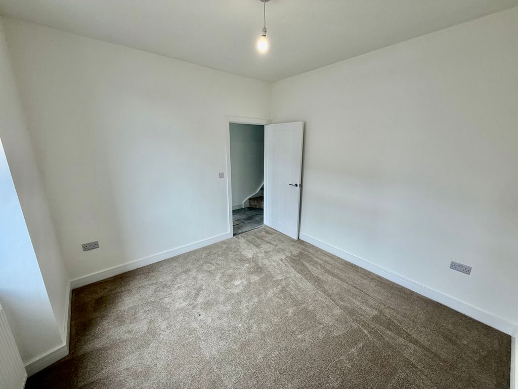 Property photo 3 of 34