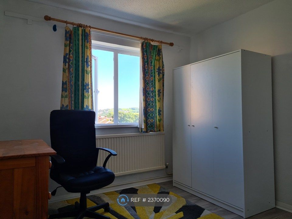 Property photo 3 of 14 Room 2