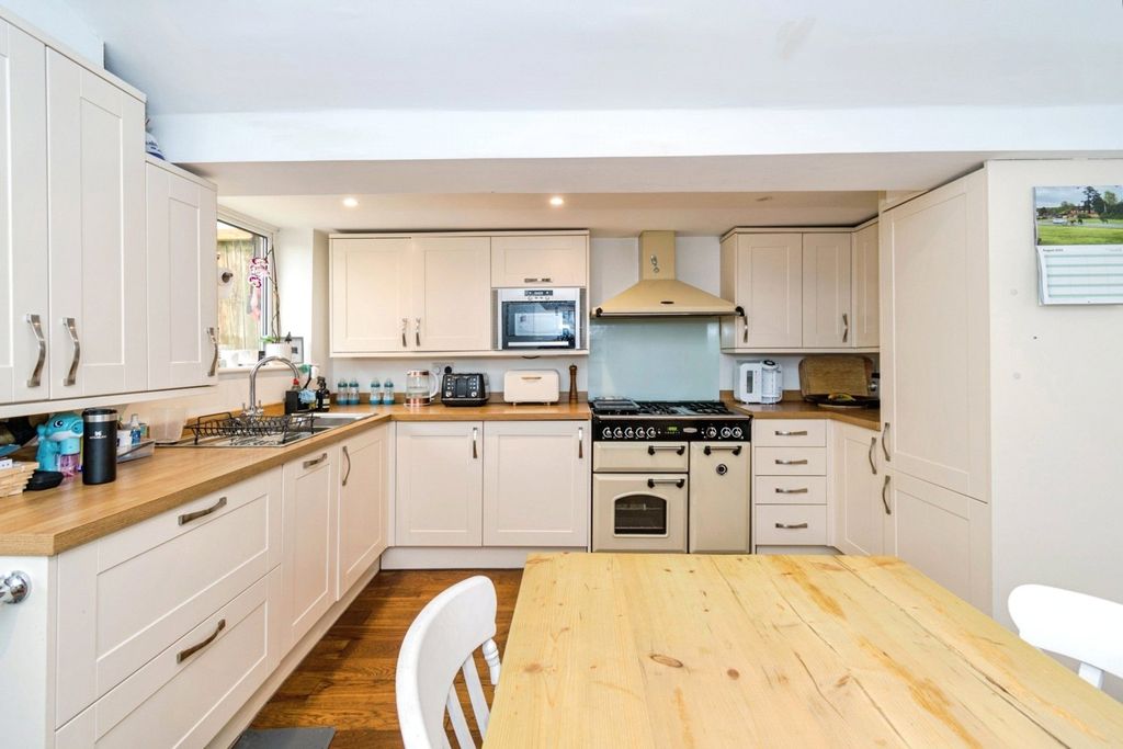 Property photo 3 of 17 Photo